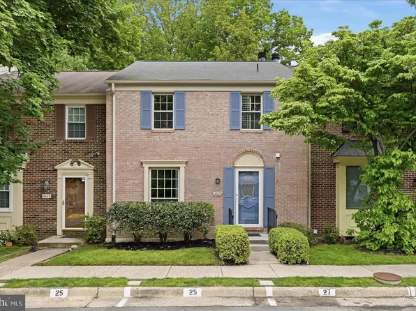 9425 Candleberry Ct, Burke, VA 22015