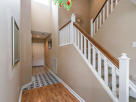 3rd image of 632 Green Valley Dr