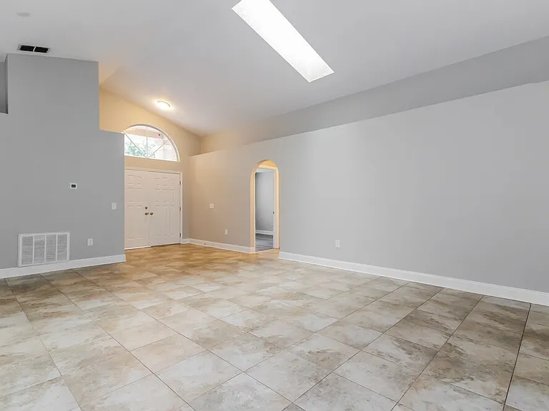 11305 Maybrook Ave — Photo 6