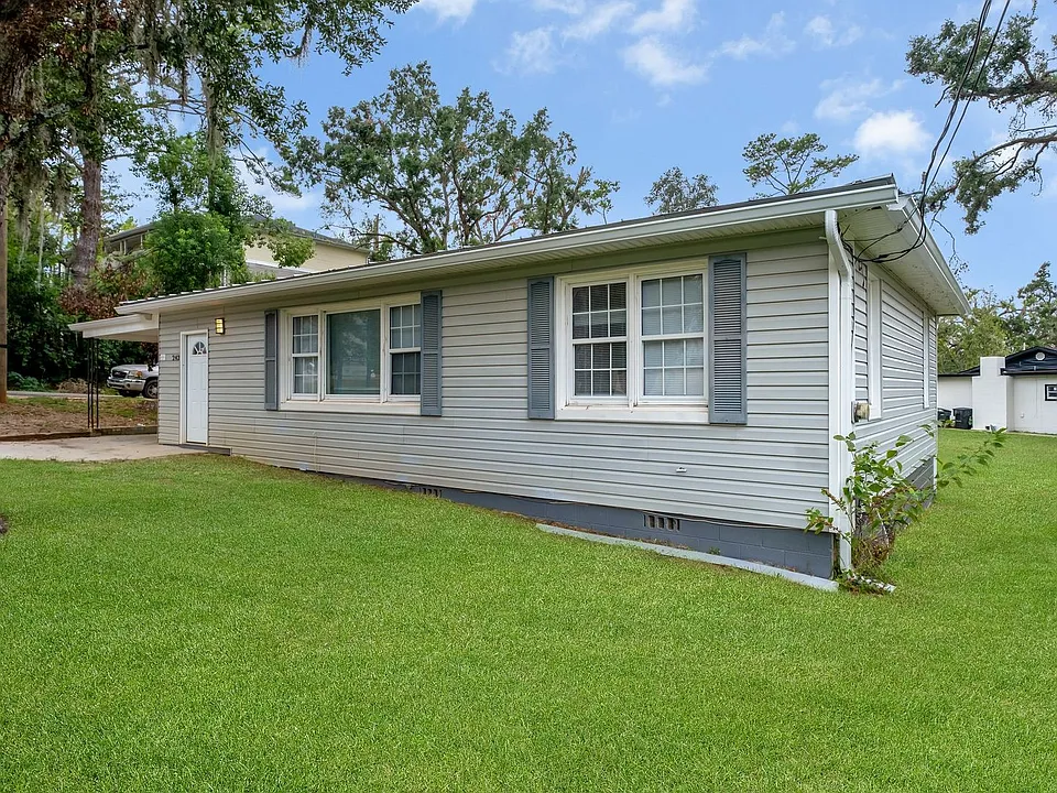 242 S Lipona Rd