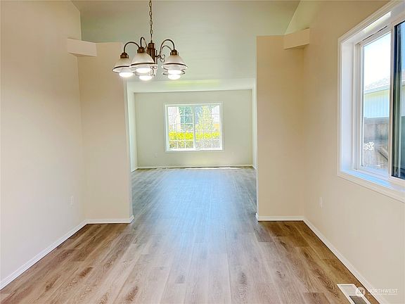 4th image of 4208 Avonlea Drive SE