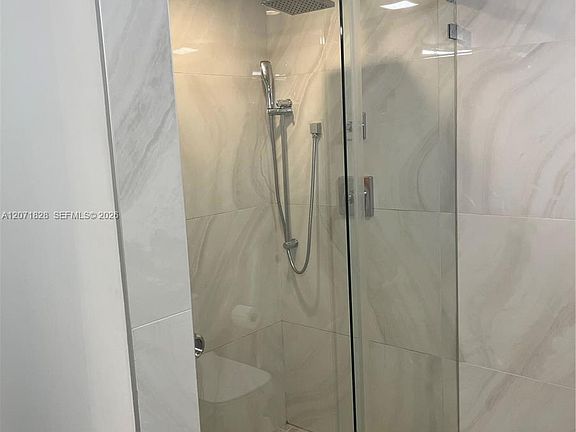 5th image of 20191 E Country Club Dr APT 503