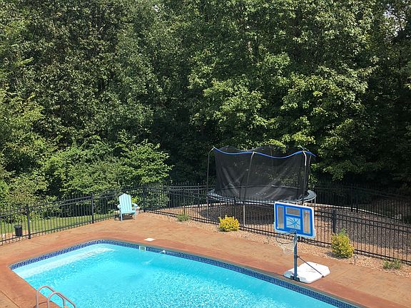 2nd image of 998 Trailridge Dr