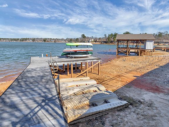 4th image of 395/402 Sunset Point Dr