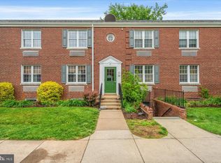 17 Auburn Ct APT B, Alexandria, VA 22305