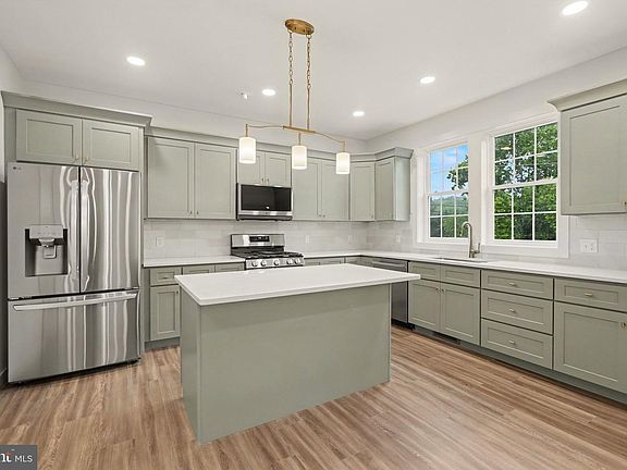 3rd image of 1152 Oyster Mill Rd #B