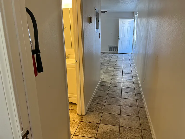Sleek, Contemporary Efficiency - Live El Campo on Route 66! — Photo 46