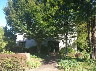 6151 NE Keswick Dr, Seattle, WA 98105