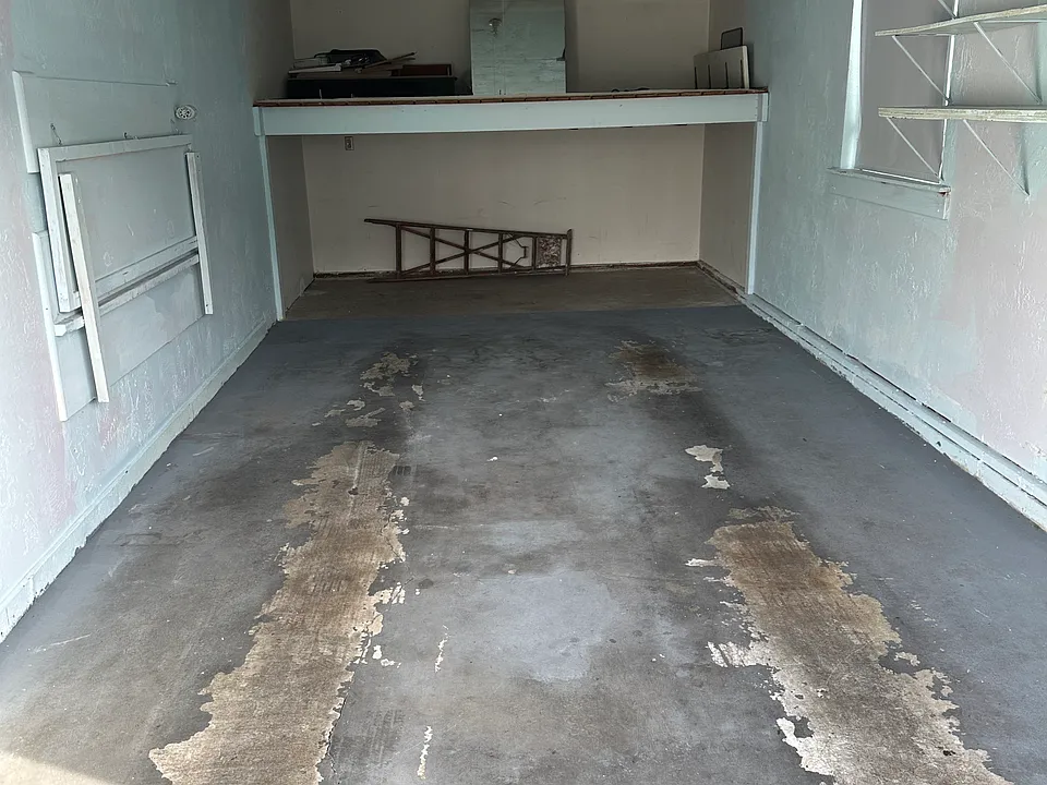 Large garage with space for storage
