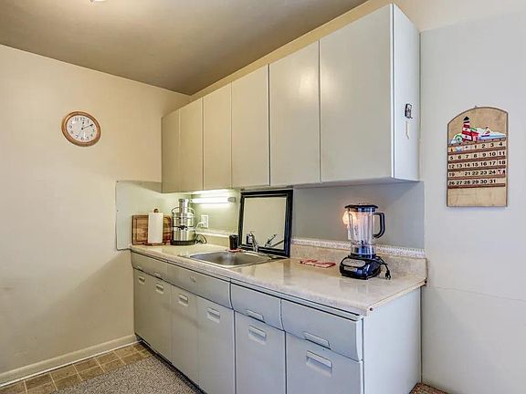 5th image of 27 E Willis St #V