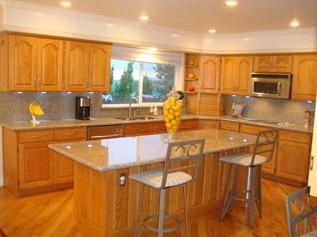 CENTER ISLAND KITCHEN