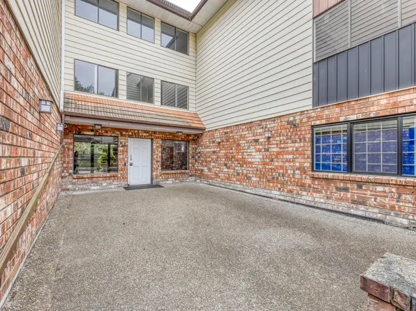 7426 138th St #205, Surrey, BC V3W 6G4