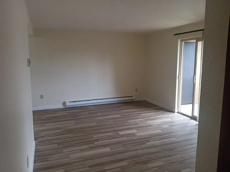 Windinbrook- North Seattle Spacious Studio — Photo 12