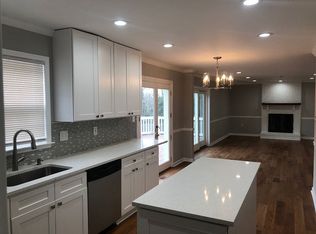 10404 Dunn Meadow Rd, Vienna, VA 22182