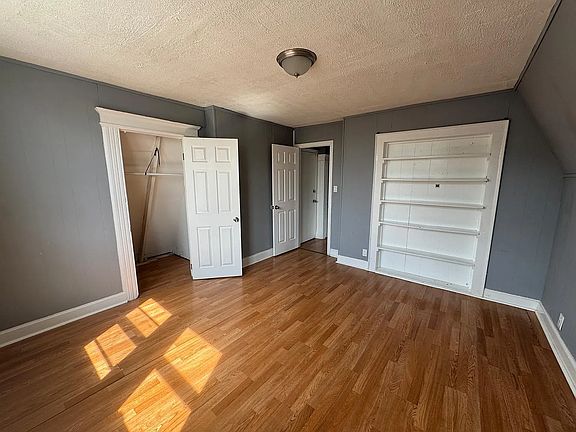 3rd image of 39 Llewellyn Ave #3C