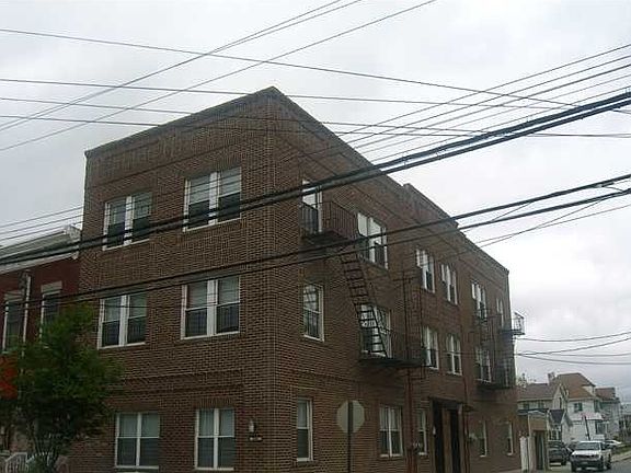 4th image of 1 Scarboro Ave