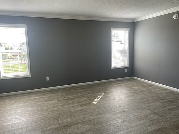 4th image of 326 Sonnet Ln #326