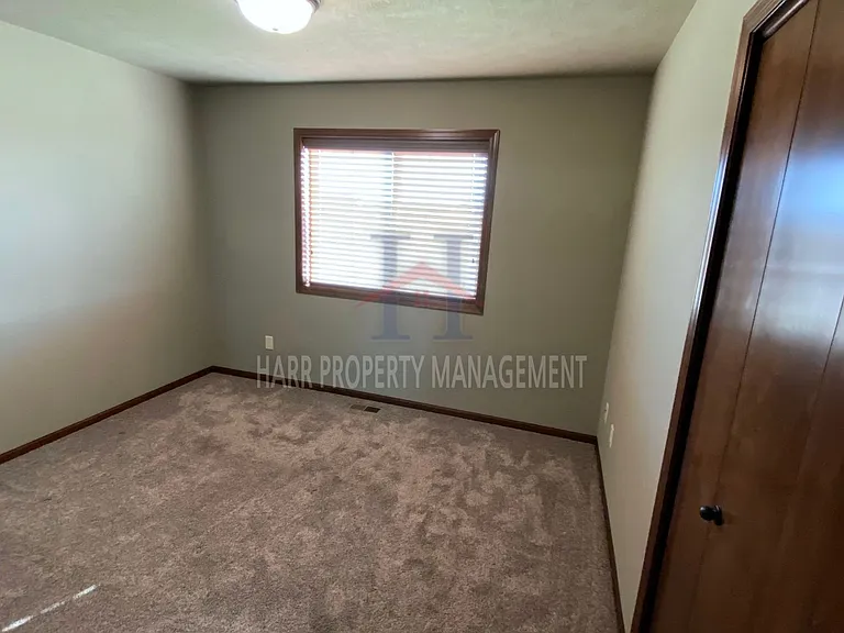 3210 E 3rd St — Photo 27