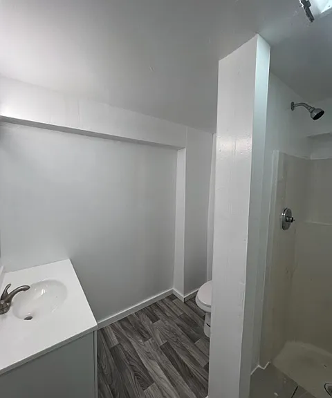 1031 N Florence Ave — Photo 15