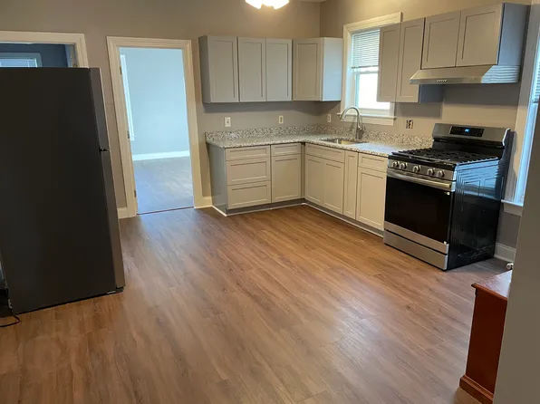 227 Spruce St APT 1, Manchester, NH 03103