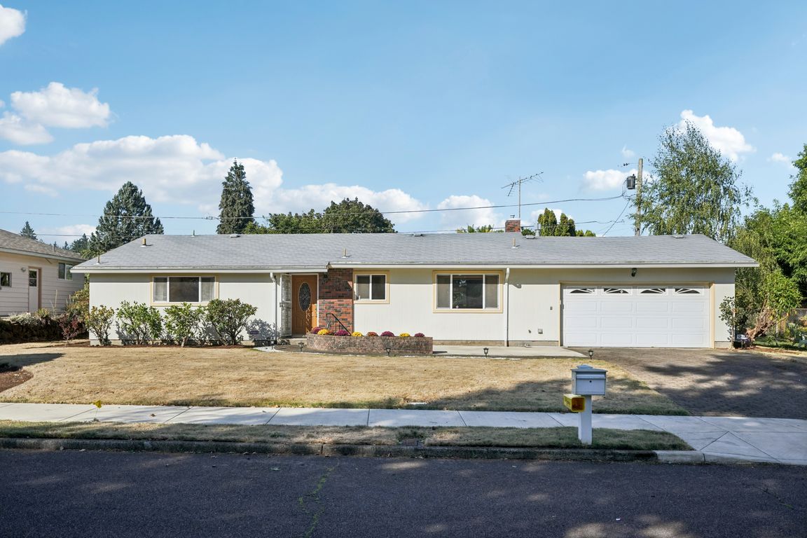 NE 153rd Pl-S1809-001.jpg