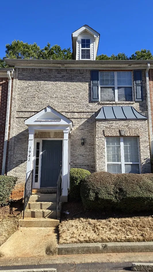 3 bed, 2.5 bath, 1492 sqft, $2,000 — Photo 2