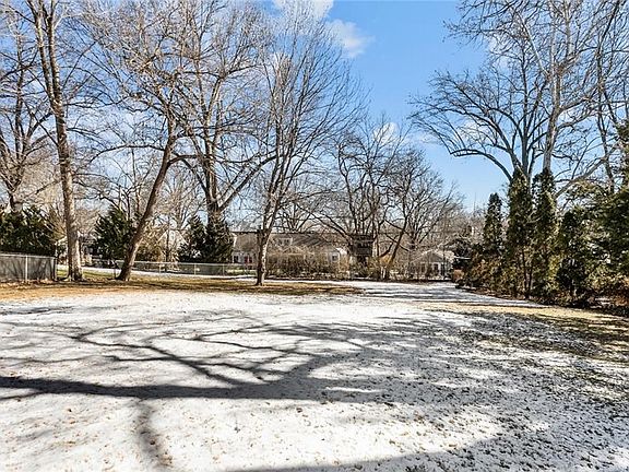 4th image of 3005 W 90th Ter