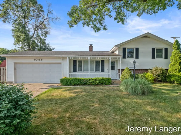 1056 48th St SE, Kentwood, MI 49508