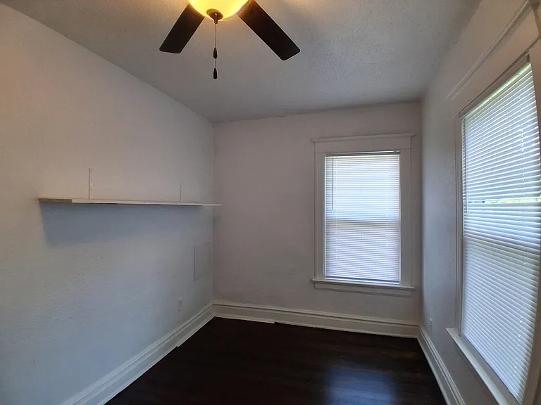 2640 Victor St — Photo 11