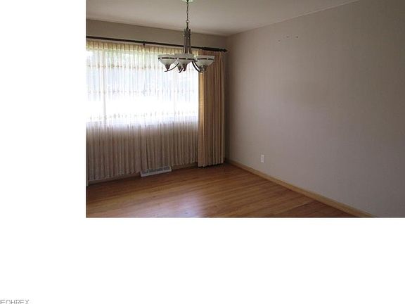 5th image of 26694 Sandy Hill Dr