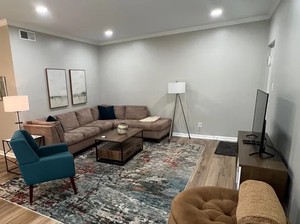 6C Fountain View Cir, Greensboro, NC 27405