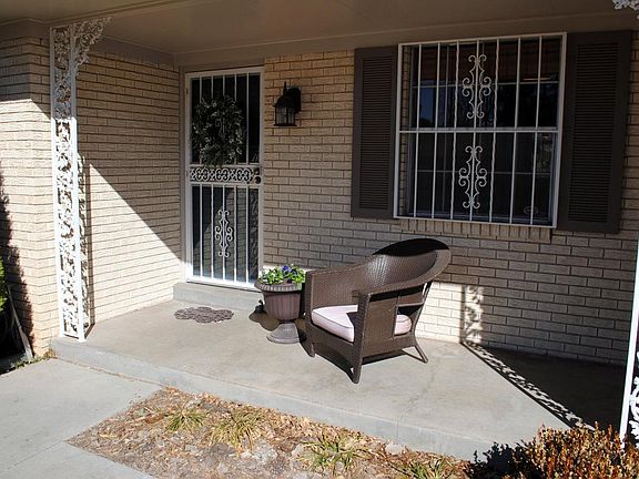 2nd image of 6705 Arroyo Del Oso Ave NE