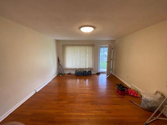 3rd image of 817 Green Glen Dr