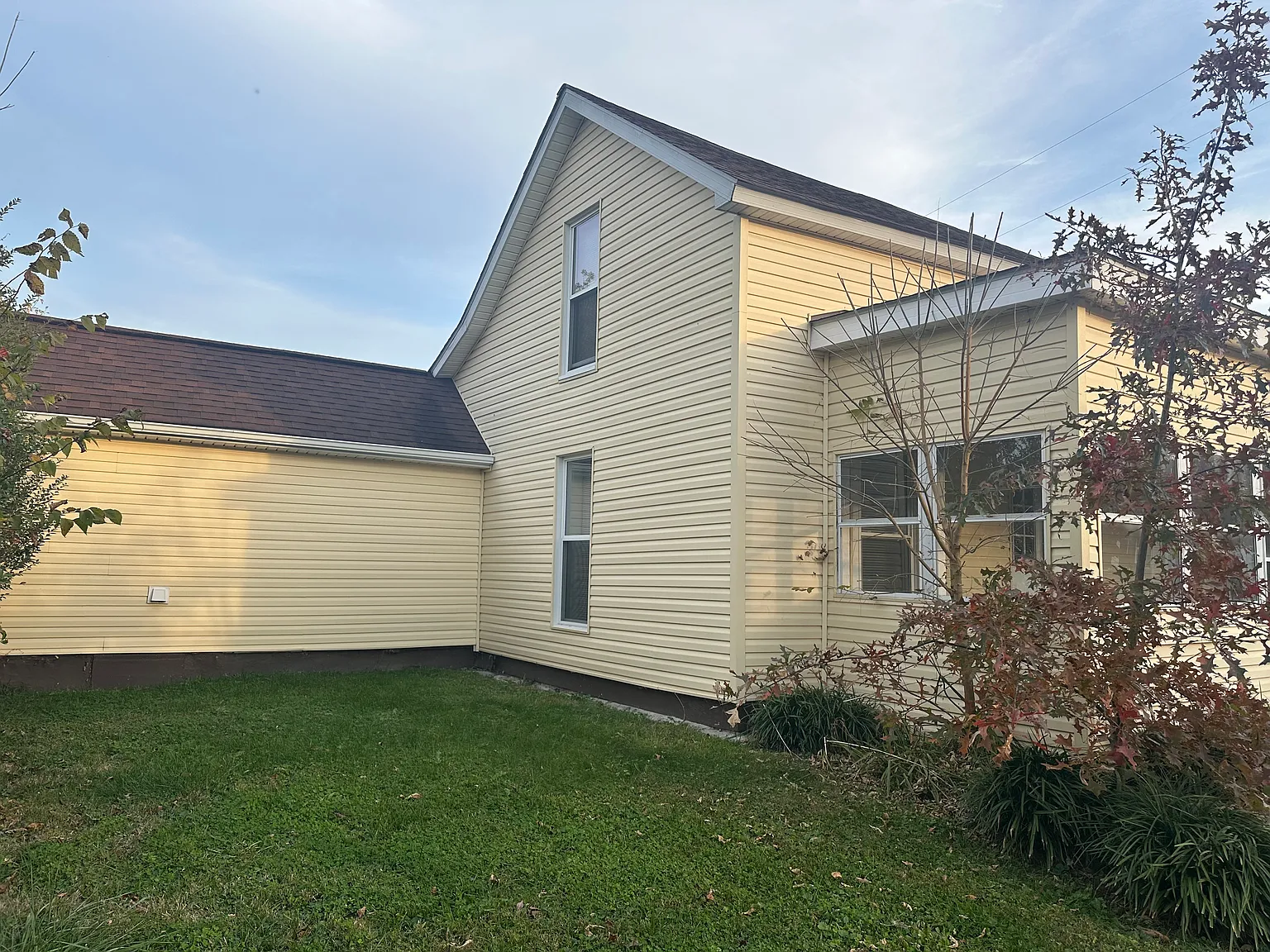 3 bed, 1000 sqft, $1,300 — Photo 2