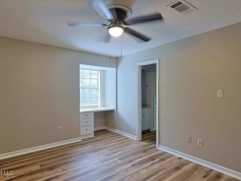 1121 Woodfield Dr #23 — Photo 8