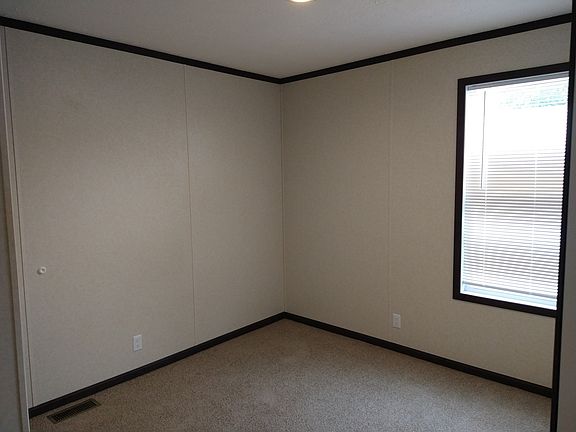 4th image of 319 Kennedy Ct #319