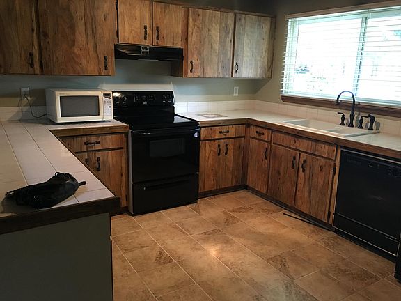 2nd image of 505 Sandy Oaks Blvd
