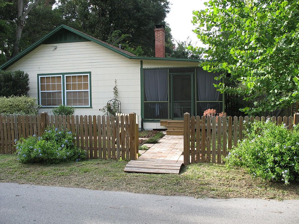 Large & Charming 3/1 with Large Yard