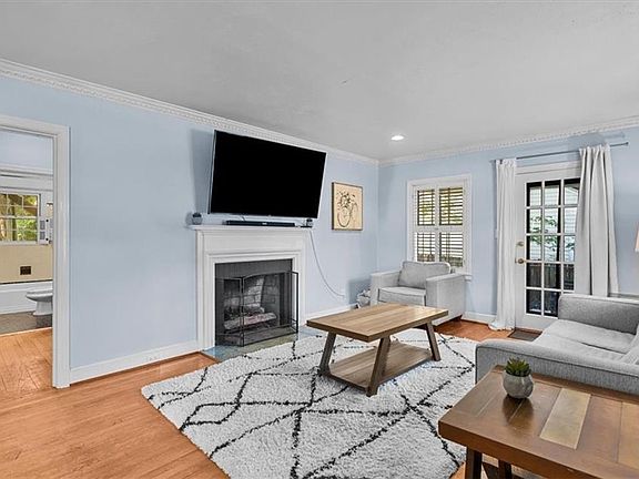 4th image of 1106 Grayland St