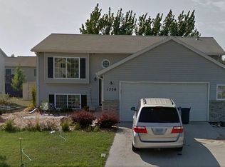 1720 Huntington Dr, West Fargo, ND 58078