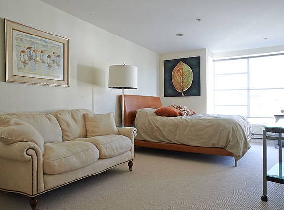 4th image of 2600 18th St #304