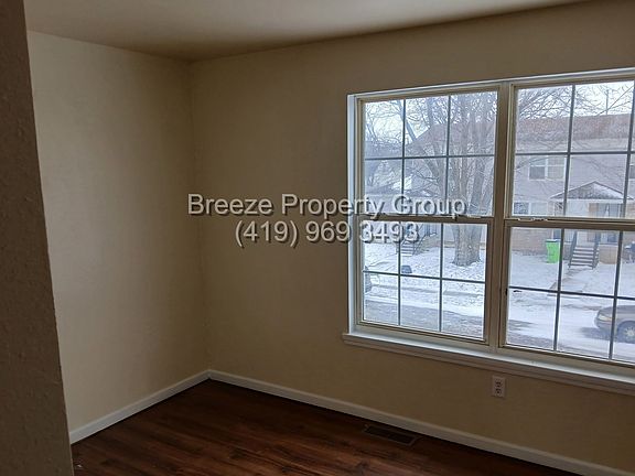 2nd image of 527 Nova St #527