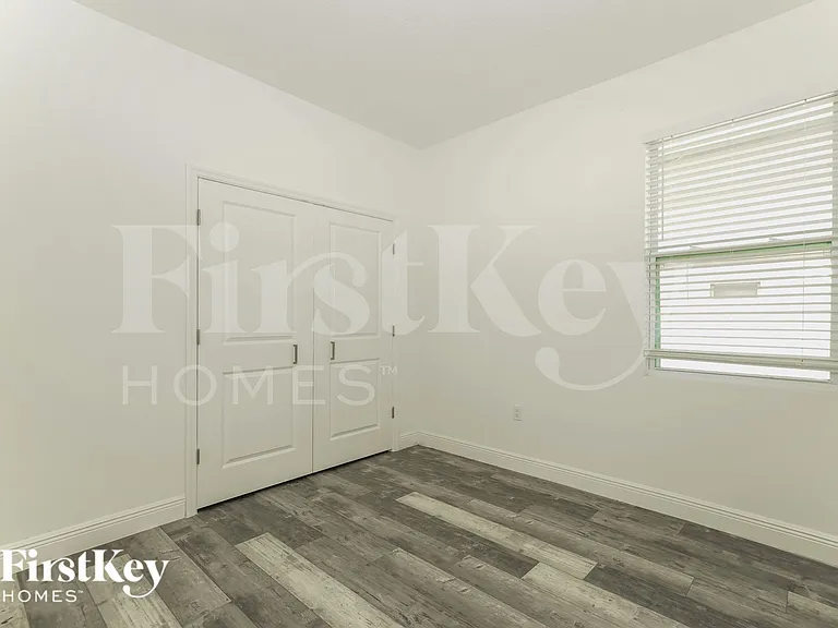 301 Cimarron Ct — Photo 11