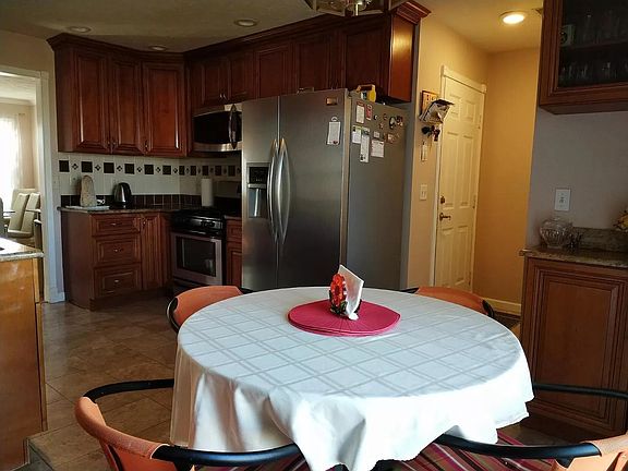 5th image of 3302 Castlemain Dr