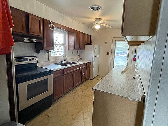 5th image of 228 Bayshore Dr
