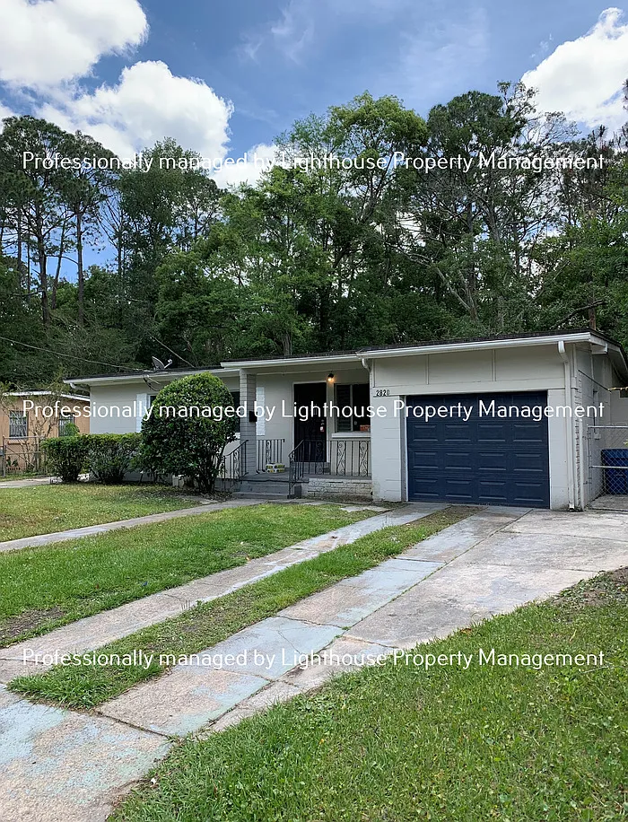 4 bed, 2.0 bath, 1344 sqft, $1,495 — Photo 1