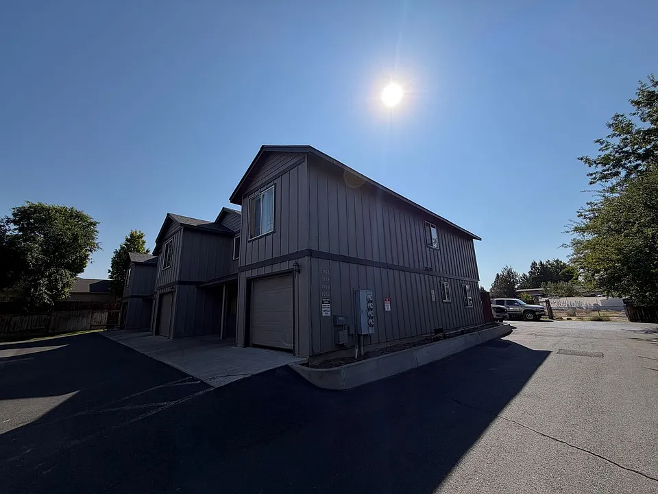 1964 SW Reindeer Ave