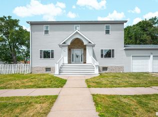 820 W Boston Ave, Monmouth, IL 61462