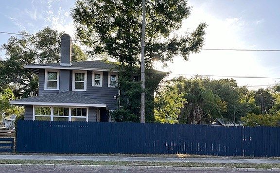 2nd image of 1001 10th Ave S