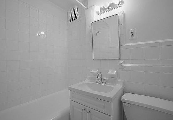 5th image of 160 W 71st St APT 15B